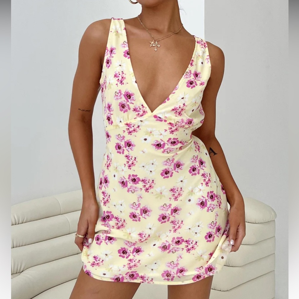 NWB Nellie Mini dress yellow ( Princess Polly ❤️)